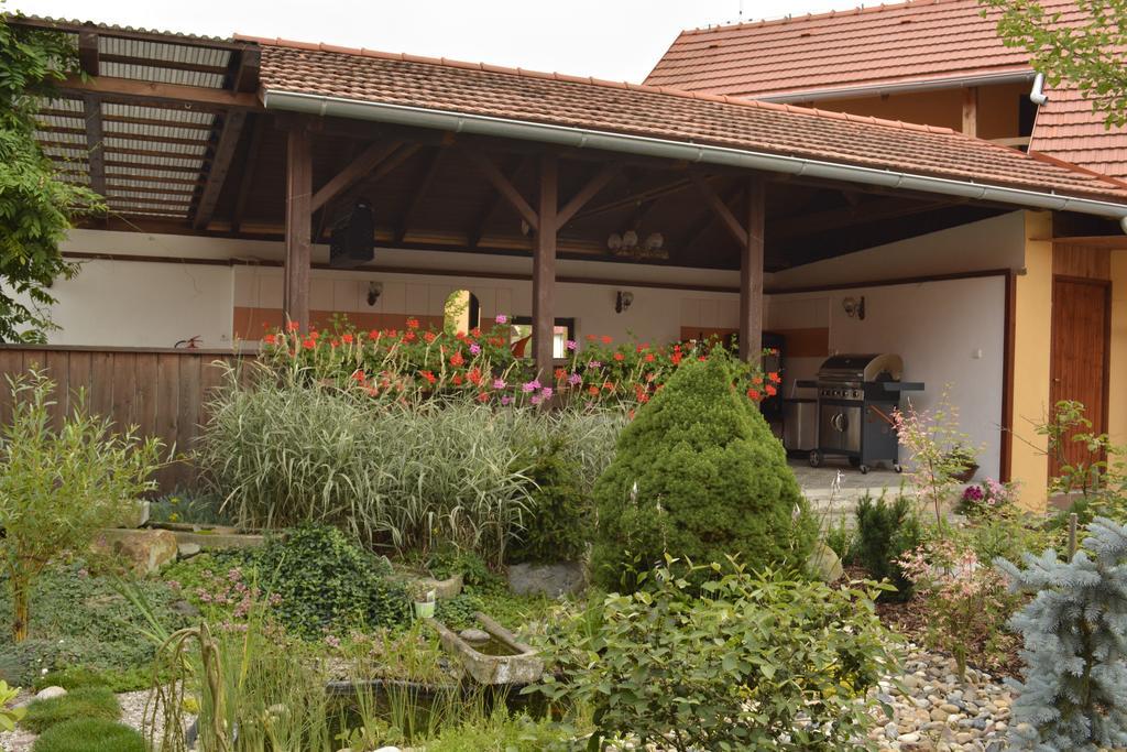 Penzion Farma Dvorec Radnice Zewnętrze zdjęcie